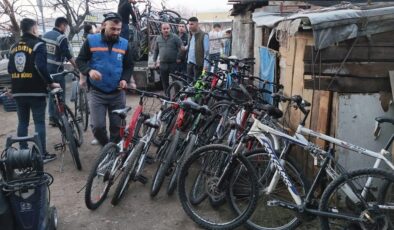 Bursa’da 2 bisiklet hırsızları tutuklandı! Depoda 50 bisiklet ele geçirildi