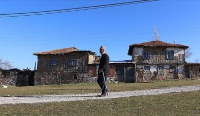 Kütahya’da terk edilmiş köyde, iki yıldır yalnız başına yaşıyor