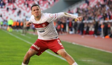 Rey Manaj, golleriyle Sivasspor’u sırtlıyor