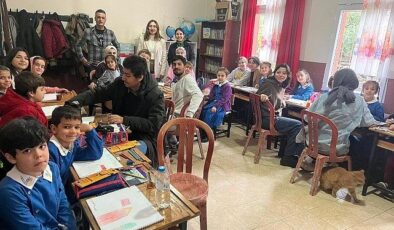 EÜ GSTMF öğrencileri köy okulundaki minikleri sanatla buluşturdu