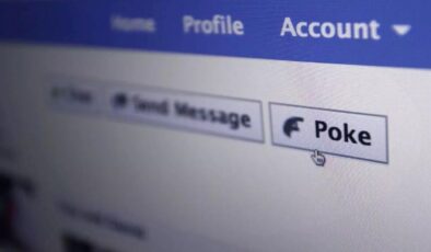 Facebook, çoktan unutulan özelliği geri getiriyor: “Dürtmek”