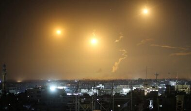 İsrail, yardım bekleyen Filistinlilere gerçek mermilerle saldırdı