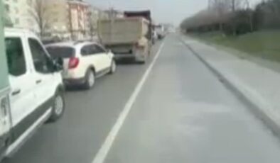 İstanbul’da emniyet şeridindeki sürücüler itfaiyeye zor anlar yaşattı