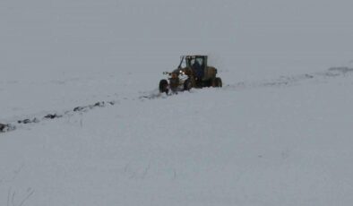 Kar bazı bölgelerde 2 metreyi geçti! Kars’ta kar 47 köy yolunu ulaşıma kapadı