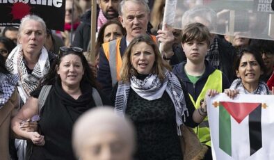 Şarkıcı Charlotte Church: Gazze’yi destekliyorum diye ailemi tehdit ediyorlar