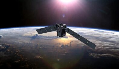 Uzayda korkutan yakın geçiş: Dünya’nın hemen üzerinde, iki uydu birbirlerine teğet geçti