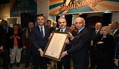 Zeki Müren sergisi Bursa’da açıldı!