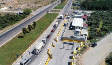 Antalya’ya beklenen tatilci akını başladı: Kent girişinde araç kuyrukları oluştu