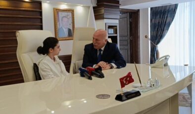 Erzurum’da başkanlık koltuğuna oturdu: Başıboş köpeklerinin toplatılması talimatını verdi