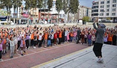 İzmir’de öğrencilerin derse geç kalma alışkanlığına zumba çözümü