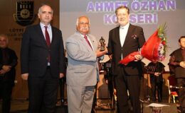 Karaman Belediyesi’nin katkılarıyla sahne alan ünlü sanatçı Ahmet Özhan ve İstanbul Tarihi Türk Müziği Topluluğu’nun konseri ilgiyle izlendi