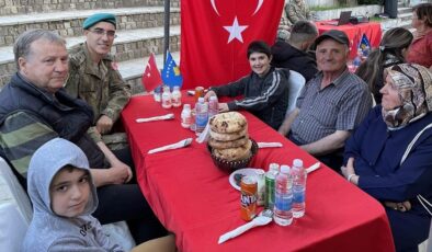 Türk askeri, Kosova’da iftar verdi